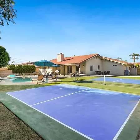Cheerful Villa With Pool, Spa, & Private Pickleball Court!